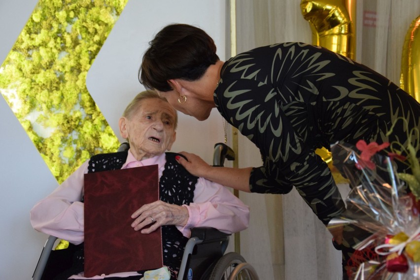 Teresa Wójcik skończyła 106 lat. Poczucie humoru to jej znak...