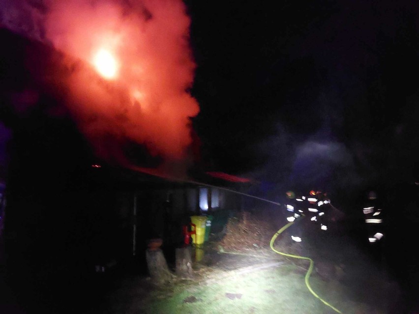 Pożar w Hucie Nowej. Domowników ostrzegła czujka tlenku węgla
