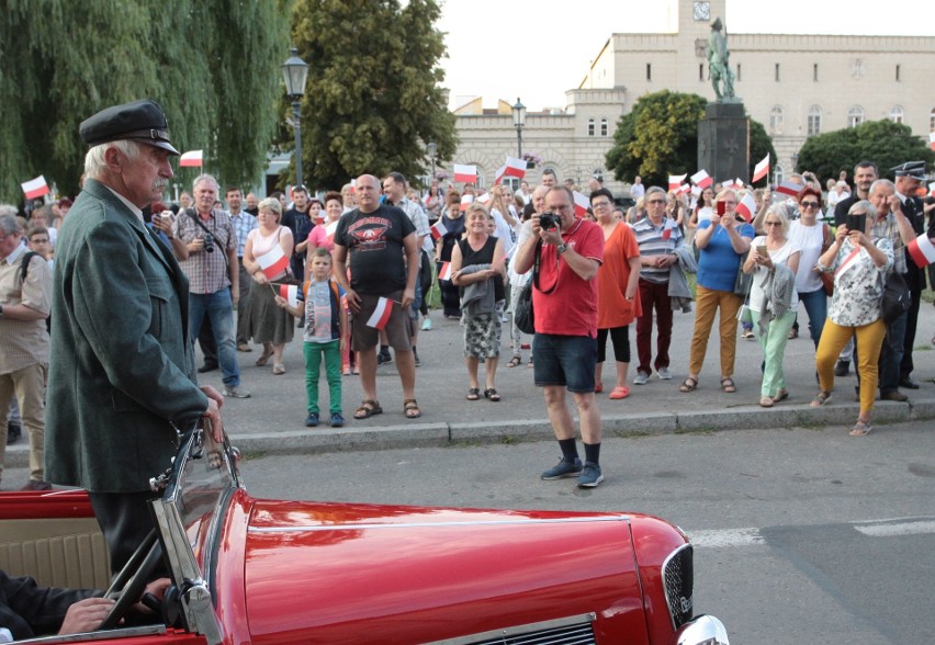 Radom. Anima Urbis już za nami! Pamiętaliśmy o 100- leciu Niepodległości. Na Rynek przyjechał marszałek Piłsudski [wideo, zdjęcia]