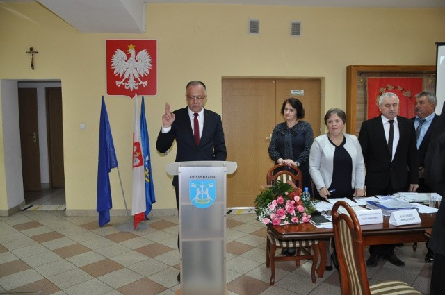 Na zakończenie obrad I sesji Rady Gminy w Wilczycach, Robert Paluch wójt gminy Wilczyce złożył uroczyste ślubowanie.