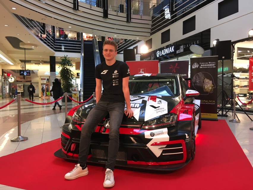 Nowy samochód i nowe wyzwania. Szymon Ładniak rozpoczyna kolejny sezon startów w wyścigach samochodowych