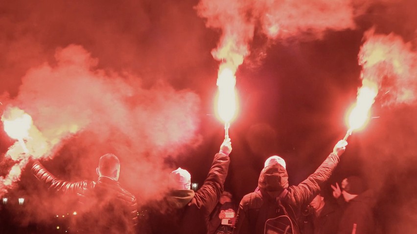 Mój kraj taki piękny, reż. Grzegorz Paprzycki, Przeźrocza...