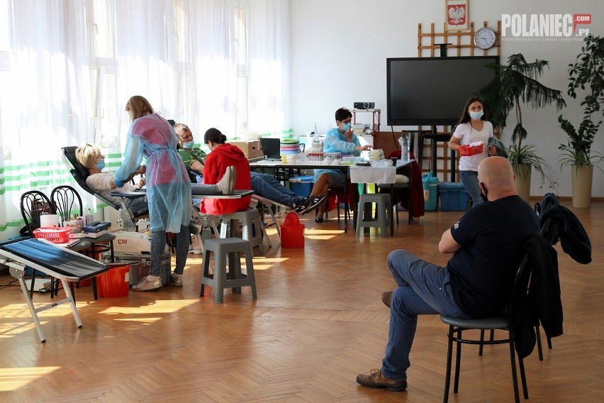 Wyjątkowy Dzień Matki w Połańcu. Oddawali krew i pomagali małemu Bartusiowi (ZDJĘCIA)