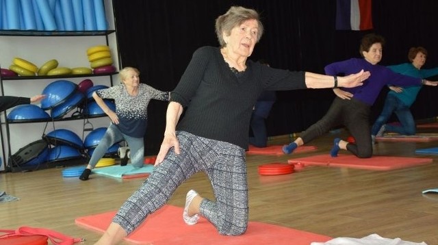 Mieszkanka łódzkiego Julianowa, Regina Oreńczuk to prawdopodobnie najstarsza fitnesska w Polsce. Na kolejnych zdjęciach zobacz jak ćwiczy.