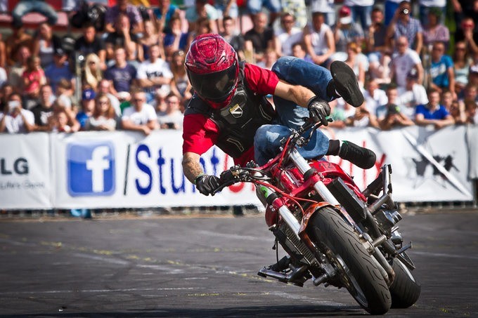 Akrobaci na motocyklach. Plus Stunt Grand Prix 2013 w Bydgoszczy