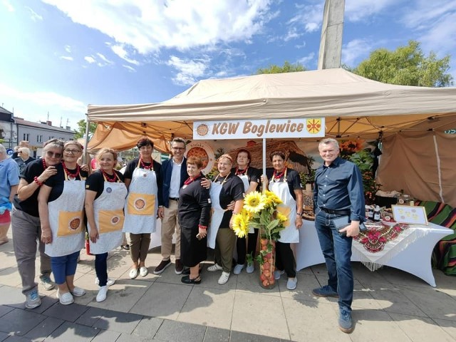 Festiwal Kół Gospodyń Wiejskich Powiatu Grójeckiego. Więcej na kolejnych slajdach.