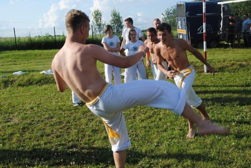 Dużo emocji wzbudził pokaz capoeiry w wykonaniu radomskiej...