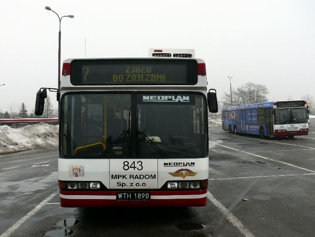 Wprowadzane zmiany w rozkładach jazdy autobusów od najbliższej soboty dotyczą między innymi popularnej "siódemki".