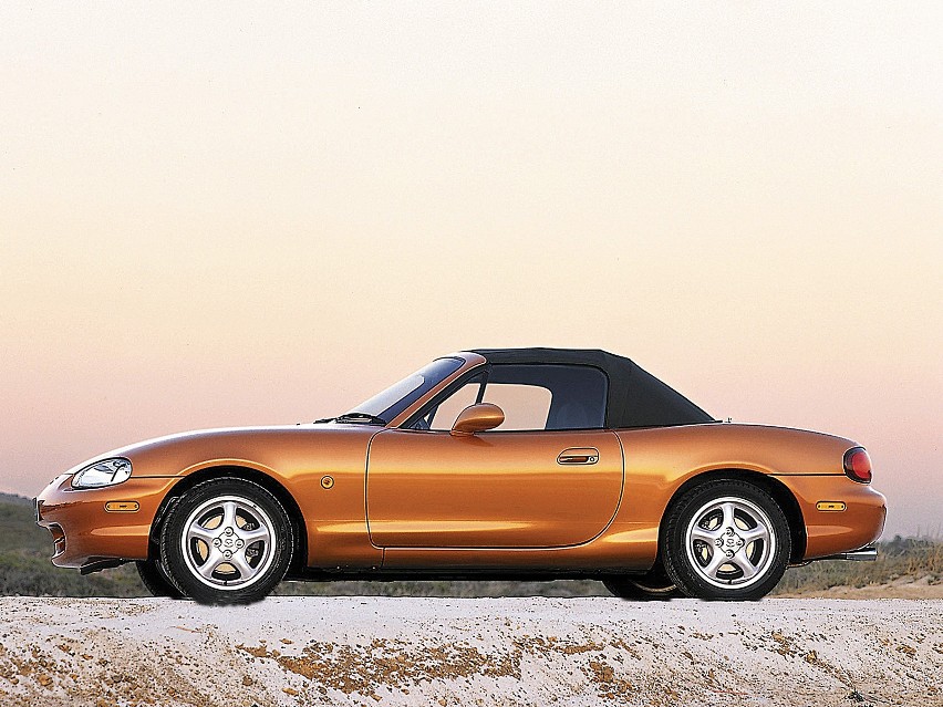 Mazda MX-5
1996 – 2002 r.
Cena: 8000 – 15 000 zł

Fot. Mazda