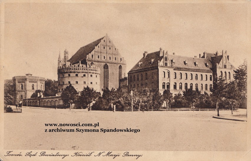 Toruński Okrąglak i budynek sądu przy Fosie Staromiejskiej....