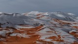 Śnieg na Saharze. Największa pustynia świata pokryła się białym puchem, zdjęcia trafiły na Instagram