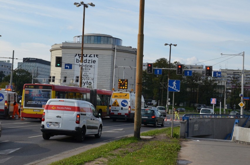 Wrocław: Korki na Legnickiej. Malują nowe przejście dla pieszych (ZDJĘCIA)