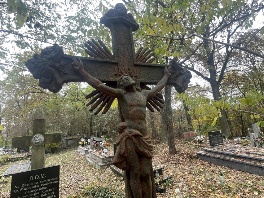 Zabytkowy cmentarz "Na Zjawieniu" w Radomyślu nad Sanem - niezwykle urokliwe miejsce [ZDJĘCIA]