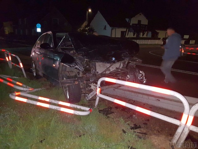 Kierujący volkswagenem polo wymusi pierwszeństwo przejazdu na samochodzie marki BMW, kierowanym przez obywatela Niemiec. Doszło do zderzenia, na szczęście nikt nie ucierpiał. Sprawca został ukarany mandatem. Do zdarzenia doszło dziś po godz. 3 w Jełowej.