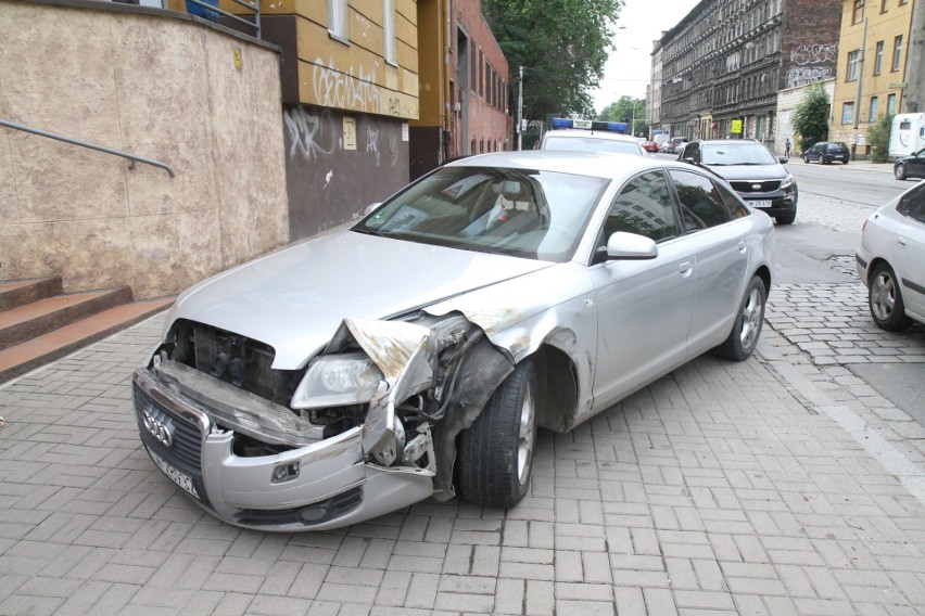 Wrocław: Audi staranowało wojskowego honkera