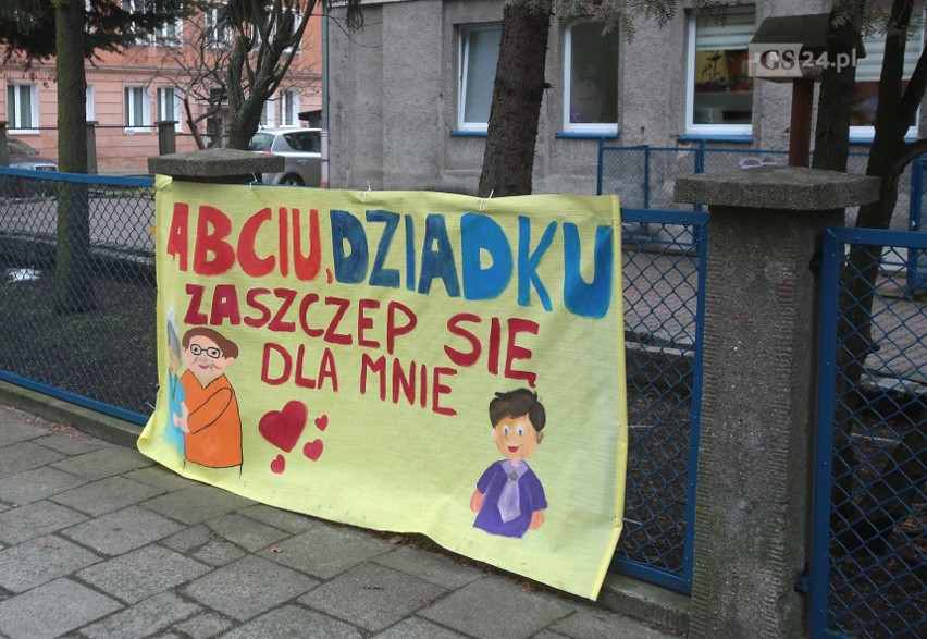 Przedszkolaki z "Żagielka" w Szczecinie: Babciu, dziadku. Zaszczep się dla mnie!