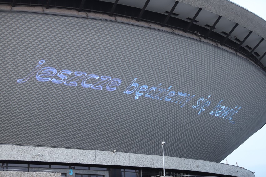 Niezwykła świetlna projekcja na fasadzie Spodka. „Jeszcze...