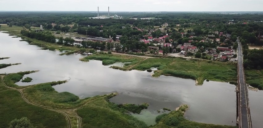 Krajobrazową atrakcją są nadodrzańskie łęgi, stanowiące...