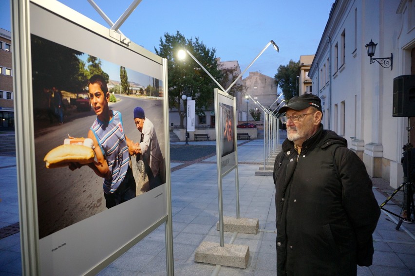 Wystawa fotoreportera Wojciecha Grzędzińskiego pod Centrum Kultury (ZDJĘCIA)