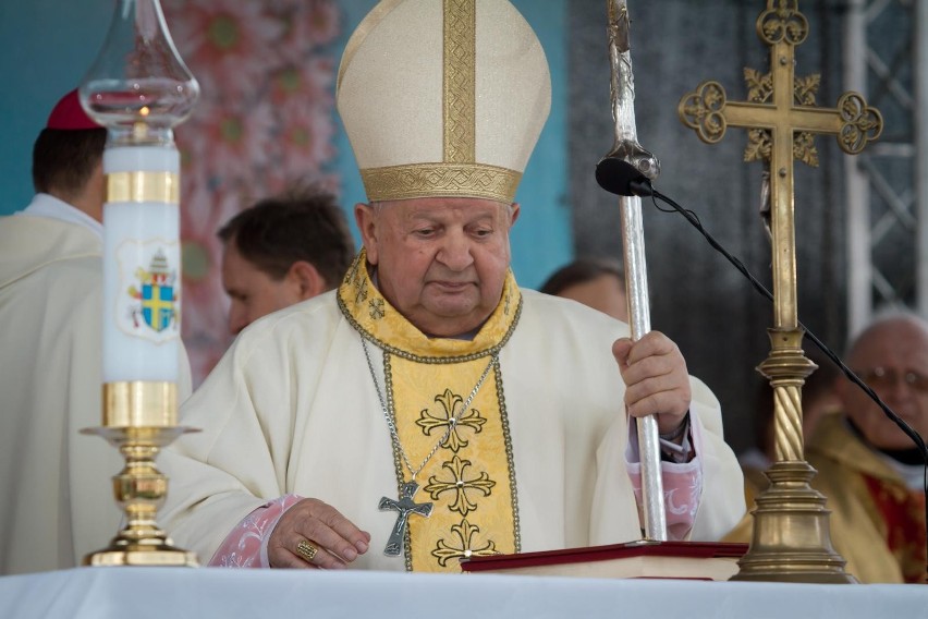 Kardynał Dziwisz i biskupi bielscy nie staną przed prokuraturą w Żywcu ws. wykorzystywania dzieci i pedofilii
