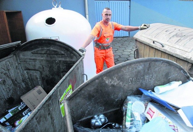 W Mysłowicach śmieci odbiera Zakład Oczyszczania Miasta Mysłowice. Ma umowę na wywóz śmieci do końca 2015 roku