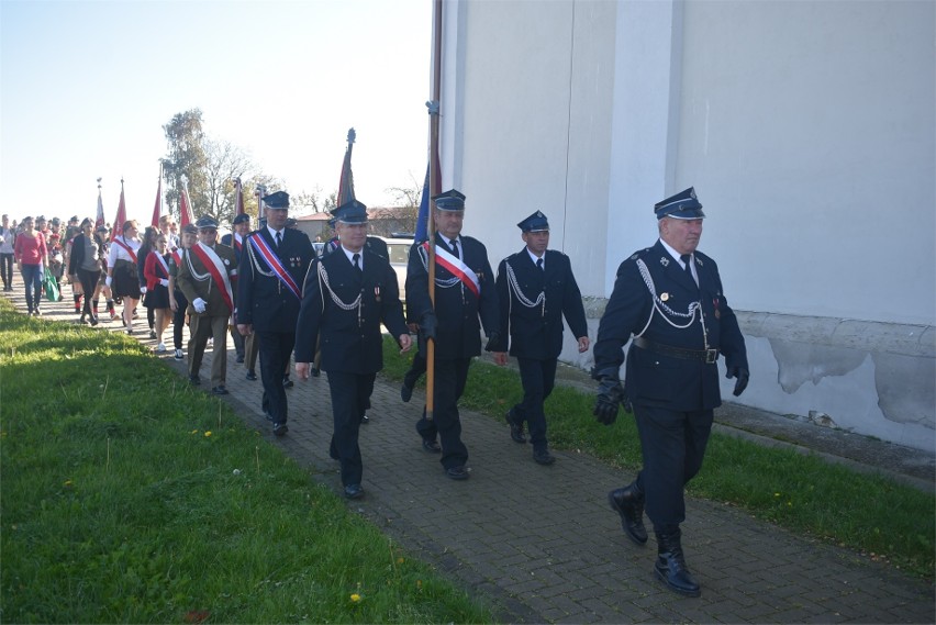 Uroczystości upamiętniające lotników zestrzelonych w drodze na pomoc polskiemu Państwu Podziemnemu - przed pomnikiem w Kocinie [DUŻO ZDJĘĆ]