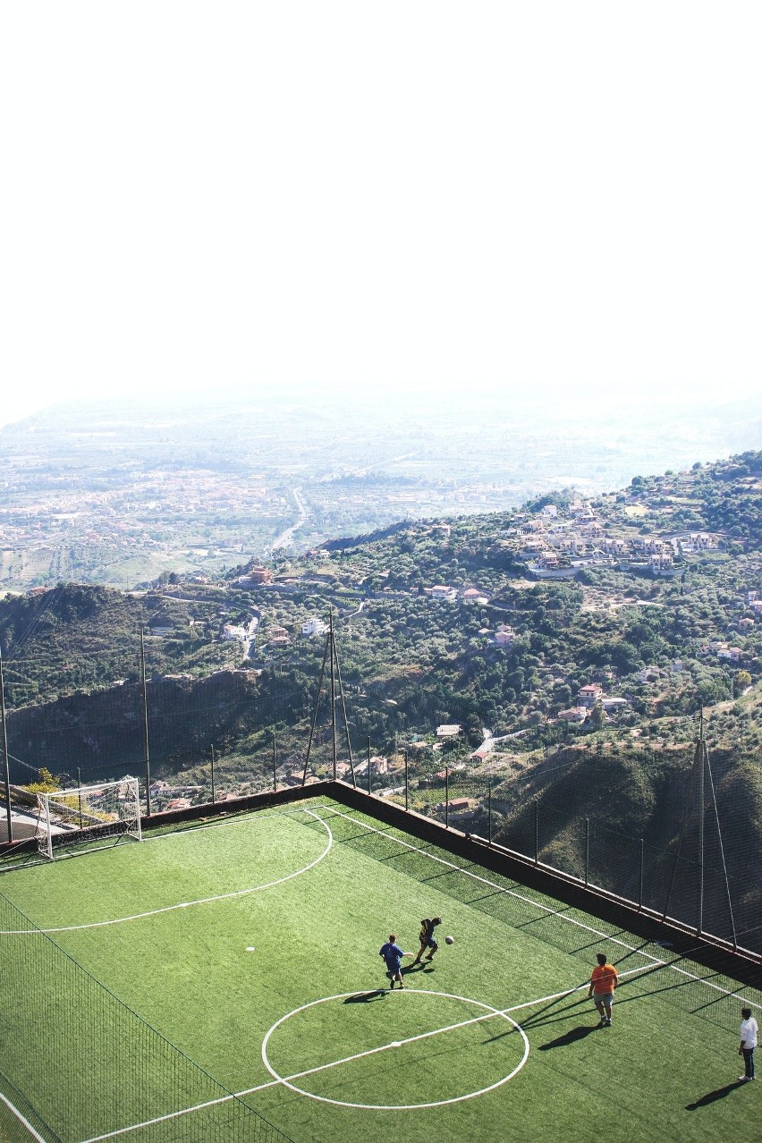 Boisko piłkarskie w Castelmola na Sycylii