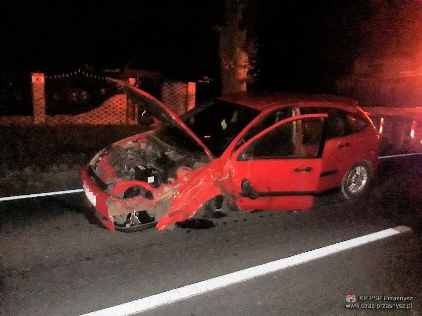 Wypadek w Klewkach: trzy auta zderzyły się na drodze wojewódzkiej. Mogło dojść do wybuchu [ZDJĘCIA]