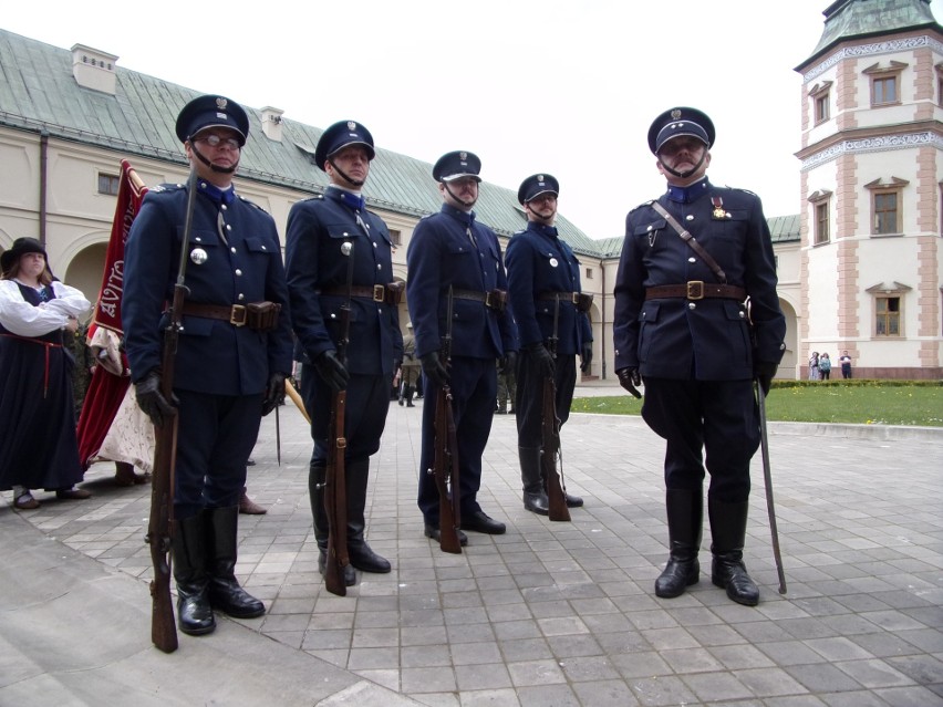 Rekonstruktorzy historyczni z Radomia gościli na obchodach 3 Maja w Kielcach. Zobacz zdjęcia