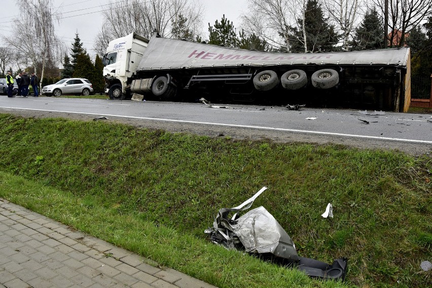 Groźny wypadek w Gorzycach. Dwie osoby ranne
