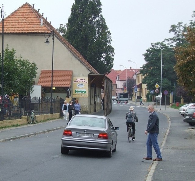 Dzisiejsza ul. Targowa bardzo się zmieniła. W przyszłości ma przy niej powstać nowa siedziba Polkowickiego Centrum Animacji