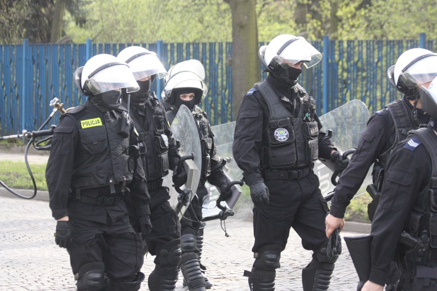 Bunt śląskich policjantów wysyłanych na zabezpieczanie miesięcznic smoleńskich? Sami funkcjonariusze nic o tym nie wiedzą