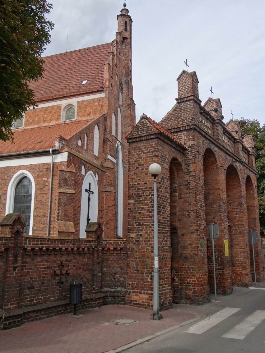 Kolejna legenda głosi, że były to praktyki pokutne. Otwory...