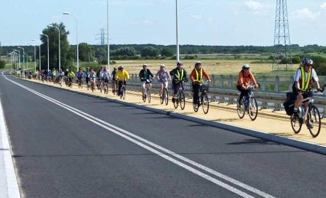 Świnoujska Inicjatywa Rowerowa jazdę na dwóch kółkach promowała czynnie przez całe wakacje. W wycieczkach rowerowych brało udział nawet 50 osób.
