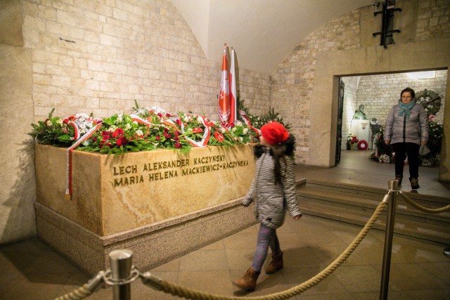 Lech i Maria Kaczyńscy zostaną pochowani w nowym sarkofagu.