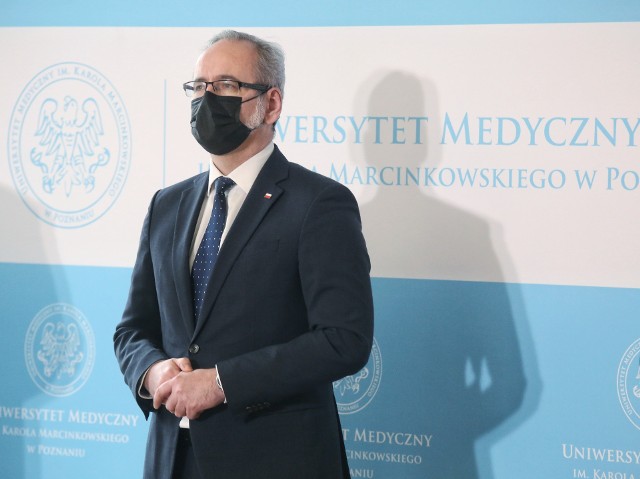 Podczas konferencji w Poznaniu minister Adam Niedzielski przypomniał strategię walki z piątą falą pandemii koronawirusa.