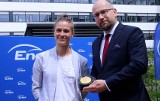 Fundacja ENEA wylicytowała złoty medal Natalii Partyki z Igrzysk Paraolimpijskich w Tokio: Partyka: "Z tego medalu jest dużo dobrego"