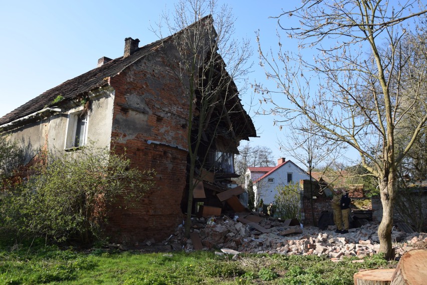 W Białej Nyskiej zawalił się dom. Dwie rodziny uciekły w ostatniej chwili