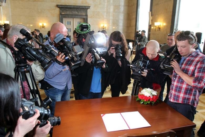 Prezydent Andrzej Duda podpisał we wtorek w Katowicach...