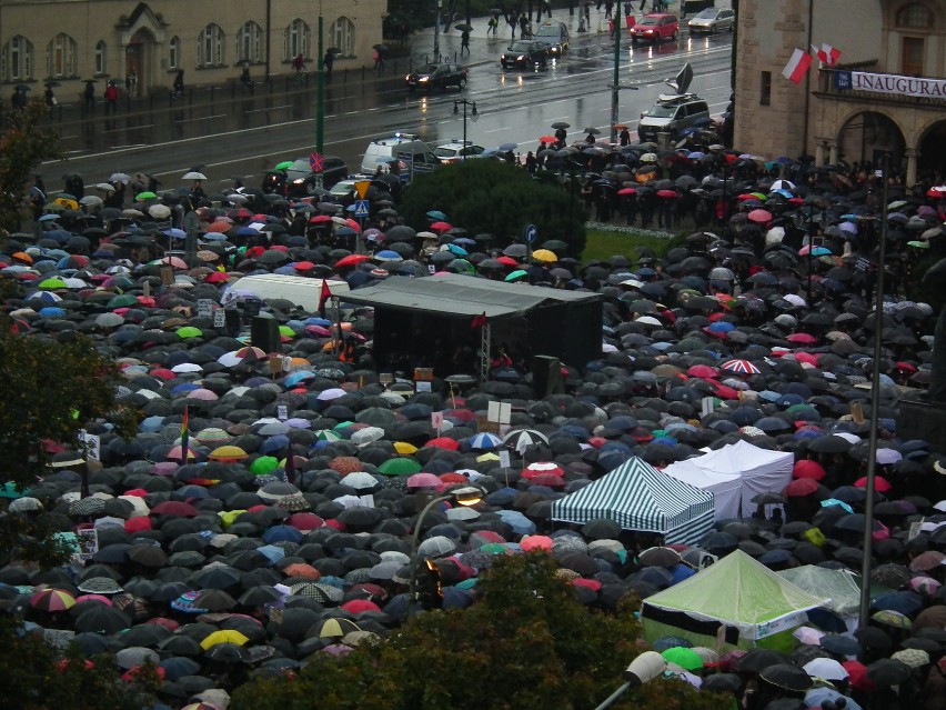 Najliczniejsze Czarne Protesty odbyły się w październiku...