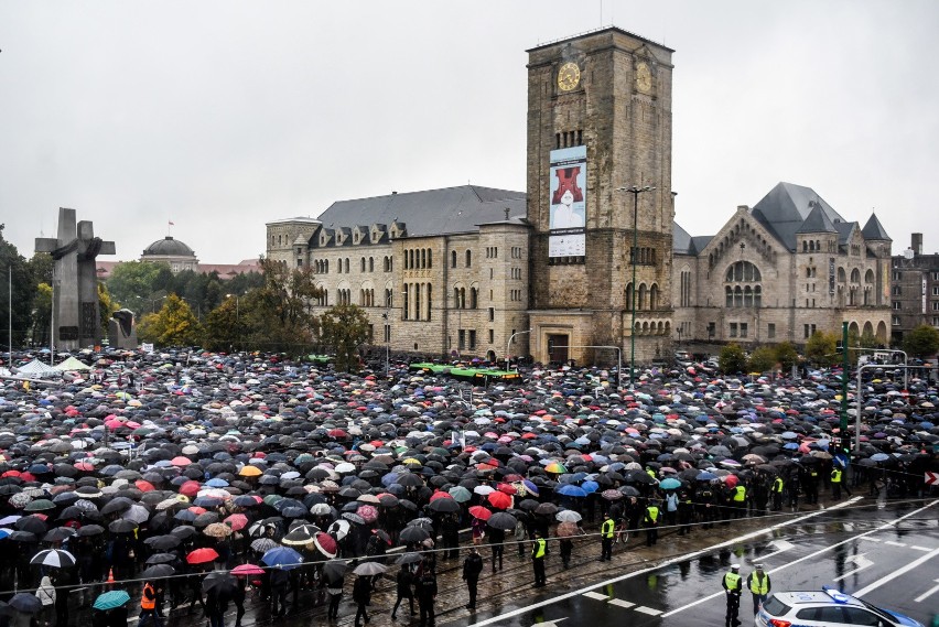 Najliczniejsze Czarne Protesty odbyły się w październiku...