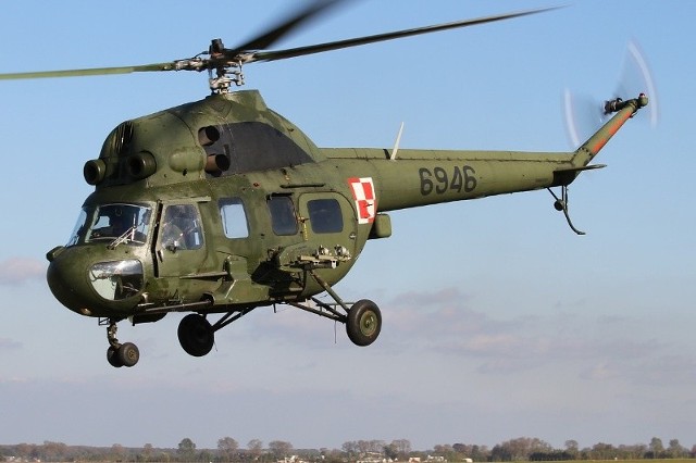 Maszyna typu Mi-2 uderzyła w ziemię na terenie lotniska w Latkowie