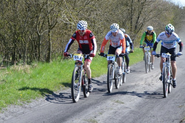 Rajd rowerowy MTB przebiega m.in. przez Uroczysko Lubniewsko.