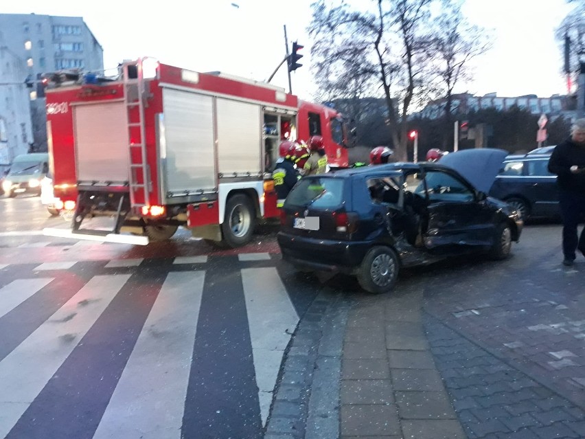 Wypadek na skrzyżowaniu Wyszyńskiego i Prusa. Jedna osoba ranna