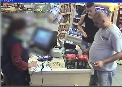 Oto prawdopodobni sprawcy kradzieży portfela w Gliwicach....