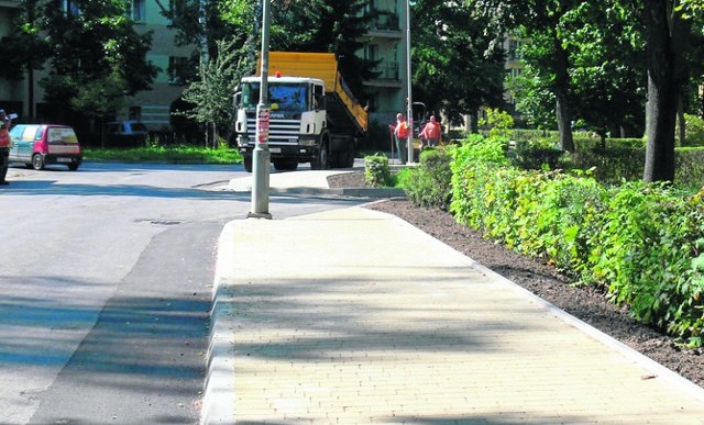 Nowy chodnik to  początek zmian w drogowej infrastrukturze    