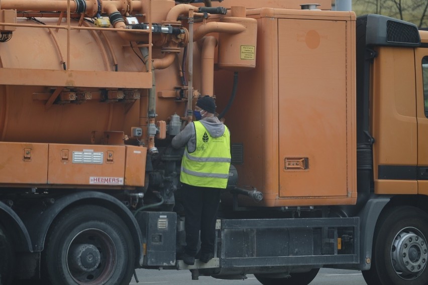 Tak wygląda Toruń po wprowadzeniu nakazu zakrywania ust i...