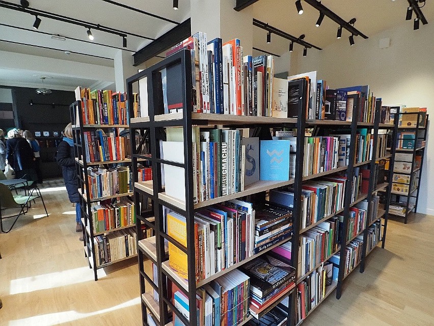 Zbiory Secesji liczą cztery tysiące książek.