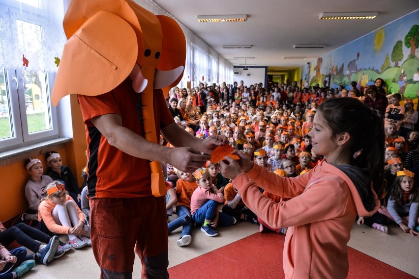 Słonik Tumbo odwiedził gdańskie szkoły i przedszkola. Wyjątkowa akcja edukacyjna dla dzieci i młodzieży