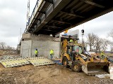 Nowy most kolejowy na "Nadodrzance". Zobacz, jak idą prace. ZDJĘCIA